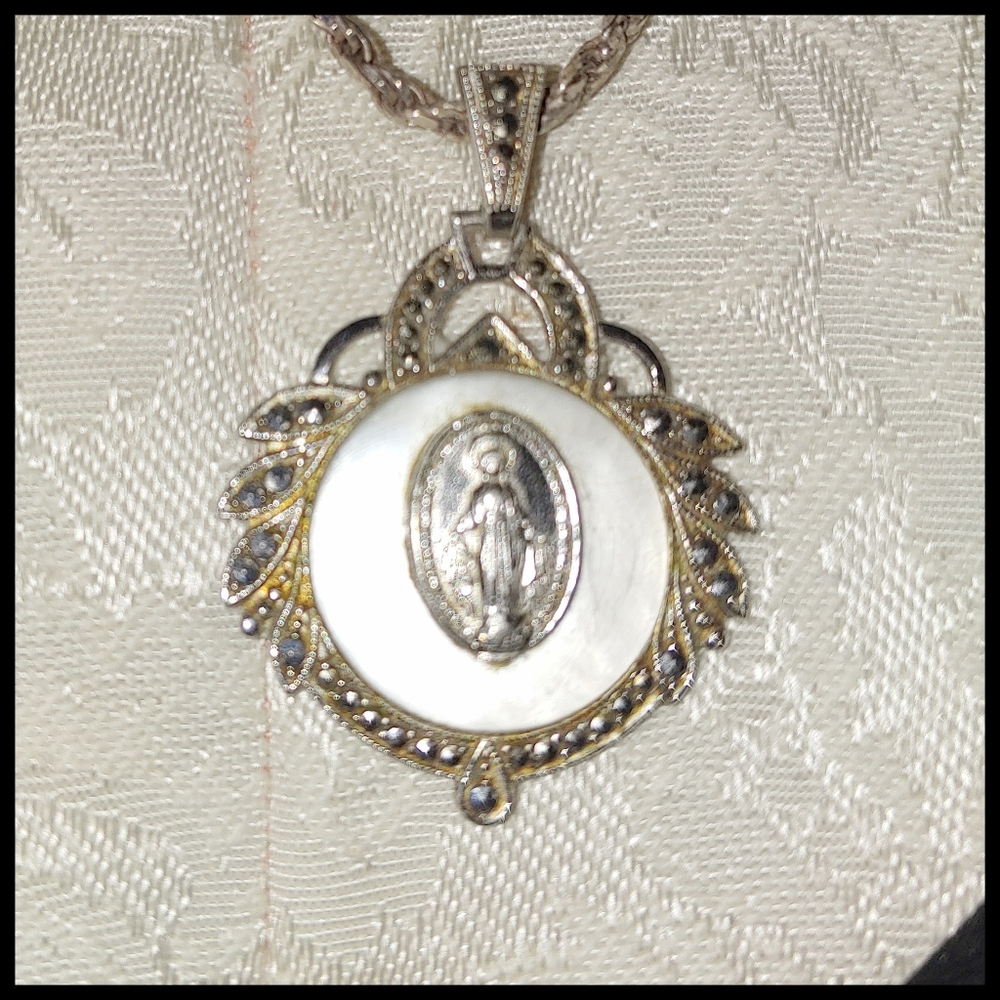Vintage Sterling Chain w Sterling, Mother of Pearl, Marcasite Pendant of Mary - Picture 2 of 8